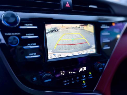Used 2018 Toyota Camry XSE FWD image 31