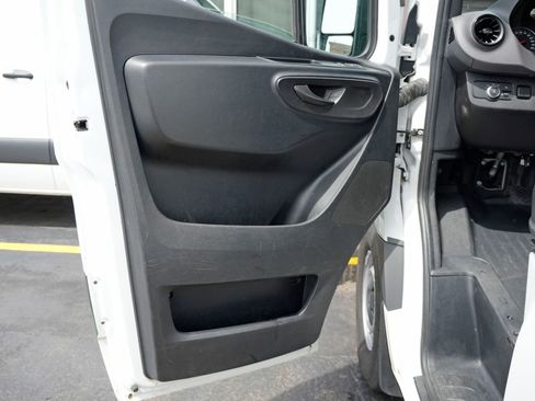 Used 2023 Mercedes-Benz Sprinter 2500 image 8