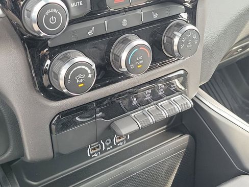 New 2026 RAM 1500 4x4 Crew Cab image 23