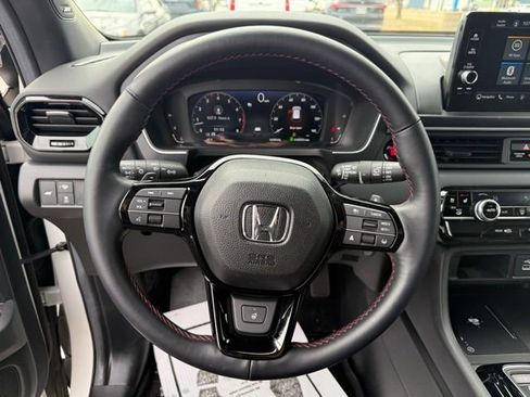 Used 2025 Honda Pilot Black Edition image 25