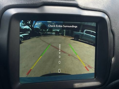 Used 2023 Jeep Renegade Latitude AWD/4WD image 18