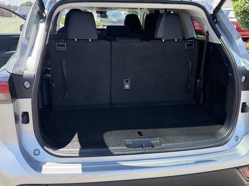 Certified 2025 Toyota Highlander LE FWD image 23