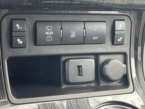 Used 2017 Chevrolet Traverse LT FWD image 22
