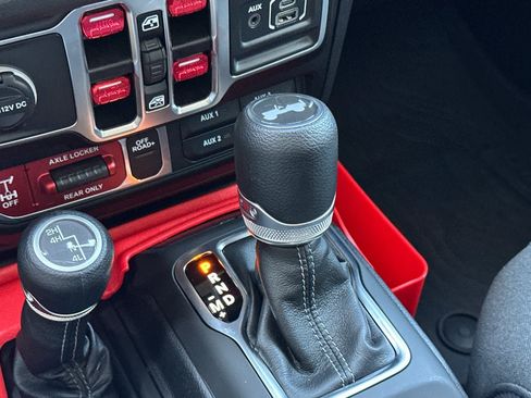 Used 2025 Jeep Wrangler Unlimited Sport AWD/4WD image 21