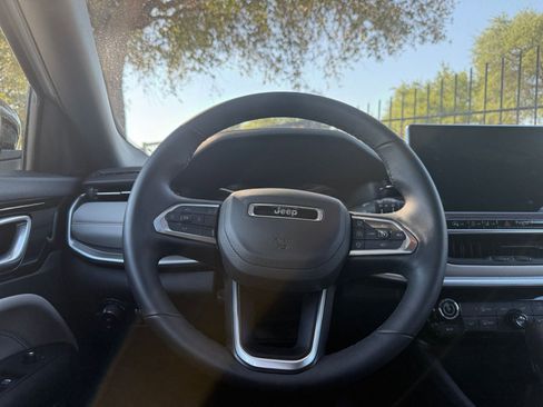 Used 2025 Jeep Compass Limited AWD/4WD image 29