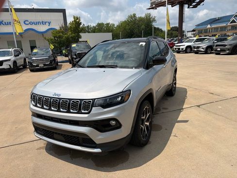 Used 2025 Jeep Compass Limited AWD/4WD image 5