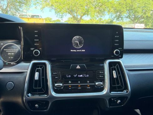 Used 2022 Kia Sorento SX FWD image 12