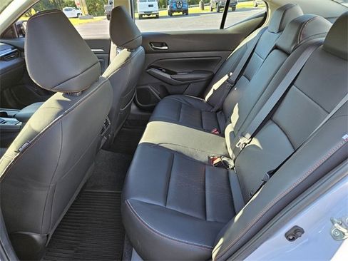 Used 2024 Nissan Altima 2.0 SR image 9