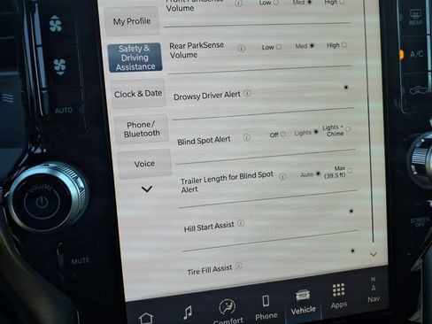 New 2026 RAM 2500 Laramie AWD/4WD image 14