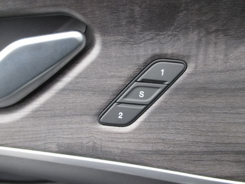 Used 2023 Jeep Grand Cherokee Limited w/ Black Appearance Package image 16