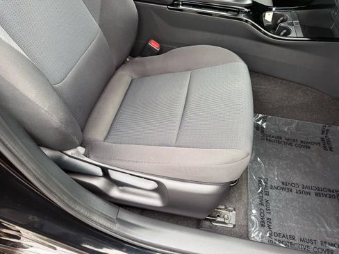 Used 2025 Toyota Prius LE FWD image 32