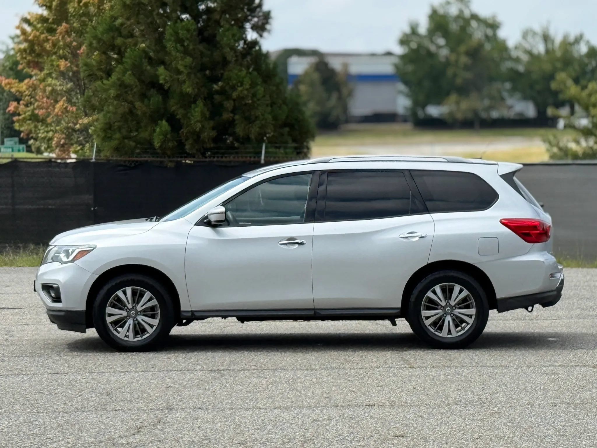 Used 2018 Nissan Pathfinder SV AWD/4WD image 8