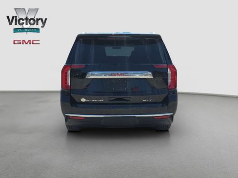 Used 2023 GMC Yukon SLT AWD/4WD image 16