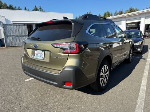 Used 2024 Subaru Outback Premium AWD/4WD image 3