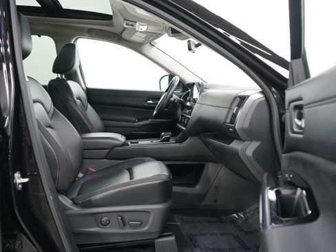 Used 2023 Nissan Pathfinder SL AWD/4WD image 11