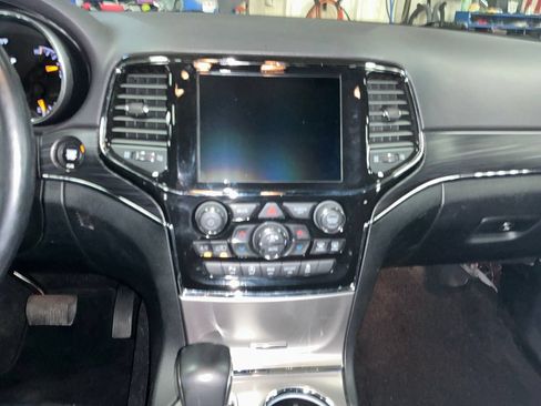 Used 2022 Jeep Grand Cherokee Limited AWD/4WD image 19