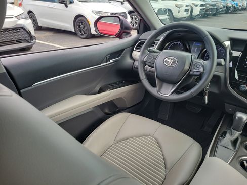 Used 2021 Toyota Camry SE image 19