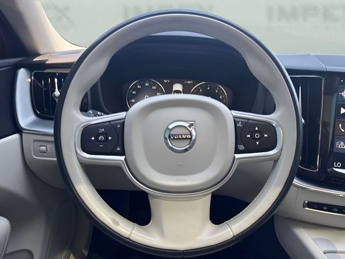 Used 2018 Volvo XC60 T6 Momentum w/ Convenience Package AWD/4WD image 13