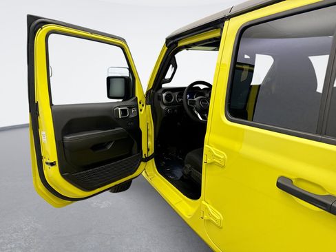 Used 2023 Jeep Wrangler Unlimited Sahara image 9