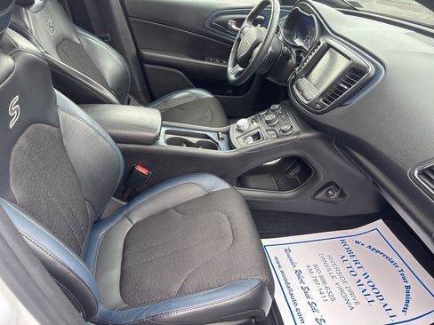 Used 2016 Chrysler 200 S w/ Navigation & Sound Group I image 14