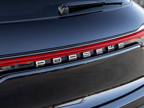 Certified 2023 Porsche Macan image 19