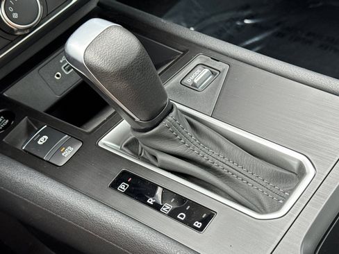 New 2025 Nissan Kicks S image 24