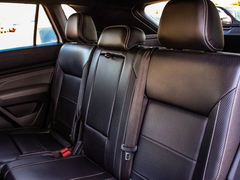 Used 2021 Volkswagen Atlas Cross Sport SE image 33