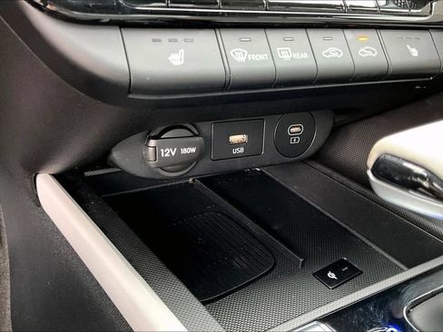 Used 2025 Hyundai Elantra Limited FWD image 29