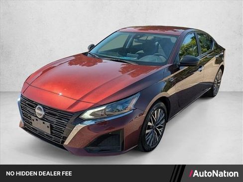 Used 2025 Nissan Altima 2.5 SV AWD/4WD image 1