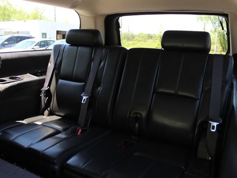 Used 2014 Chevrolet Suburban LT AWD/4WD image 36