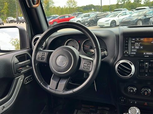 Used 2014 Jeep Wrangler Unlimited Rubicon w/ Dual Top Group image 13