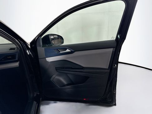 Used 2024 Volkswagen Taos SE image 29