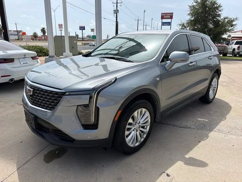 Used 2024 Cadillac XT4 Luxury w/ Cold Weather Package FWD image 2