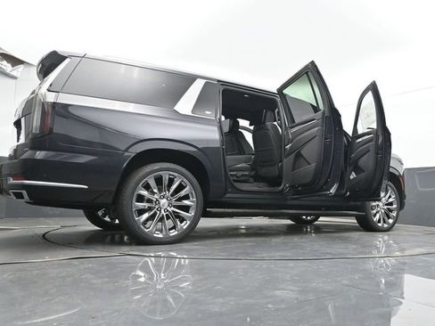 New 2026 Cadillac Escalade ESV Luxury w/ LPO, Radiant Package AWD/4WD image 70