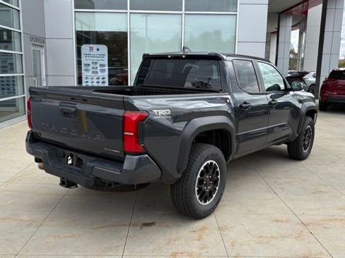 Used 2024 Toyota Tacoma TRD Off-Road image 7