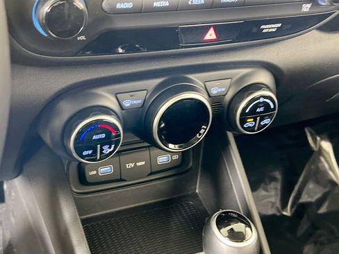 Used 2022 Hyundai Venue SEL image 15