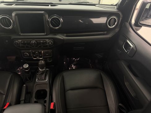 Used 2023 Jeep Wrangler Unlimited Sahara AWD/4WD image 31