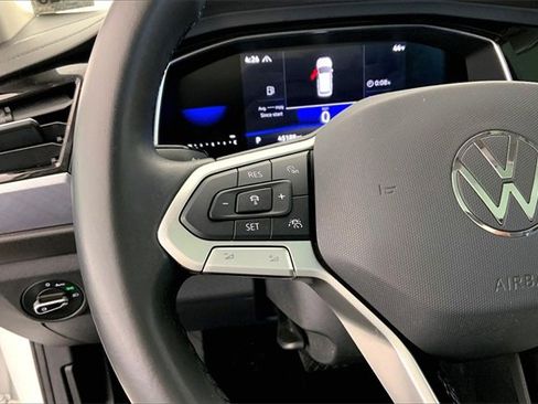 Used 2023 Volkswagen Jetta SE w/ Panoramic Sunroof Package image 18