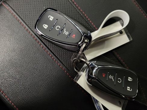 Used 2023 Chevrolet Traverse RS image 15