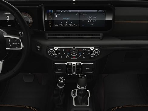 Used 2025 Jeep Wrangler Sahara image 16