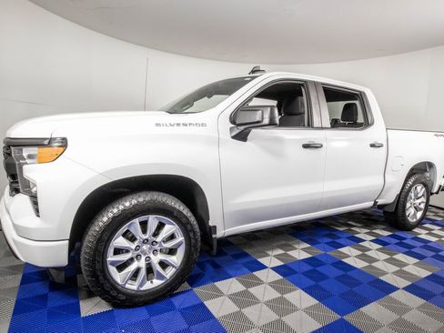 Used 2024 Chevrolet Silverado 1500 Custom image 1