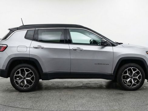 Used 2025 Jeep Compass Limited AWD/4WD image 11