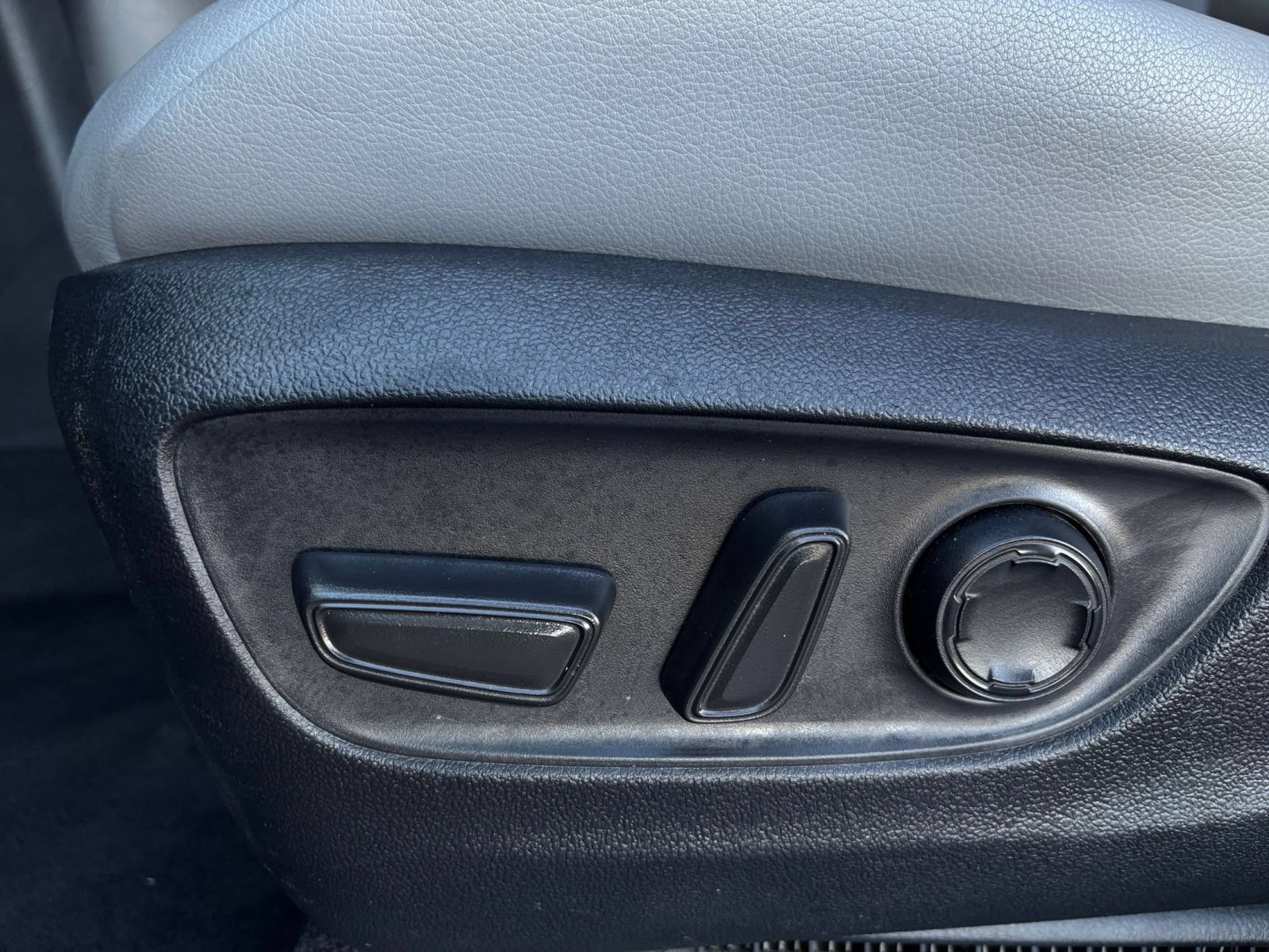 Used 2025 Toyota Sienna XLE FWD image 21
