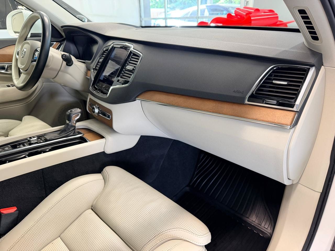 Used 2017 Volvo XC90 T6 Inscription w/ Vision Package AWD/4WD image 29
