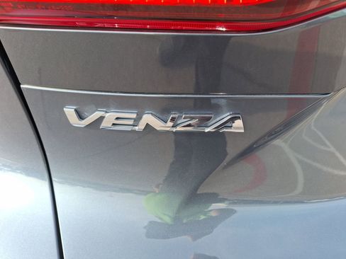 Used 2022 Toyota Venza XLE image 13