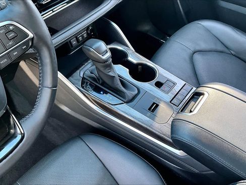Used 2020 Toyota Highlander Platinum FWD image 16