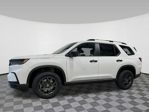New 2025 Honda Pilot TrailSport image 2