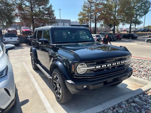 Used 2024 Ford Bronco Outer Banks AWD/4WD image 3