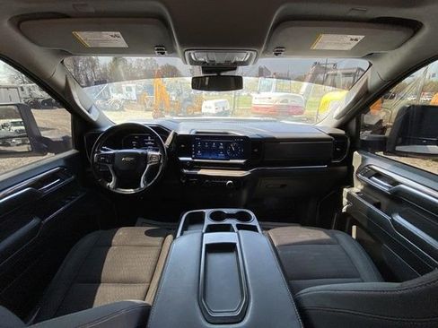 Used 2024 Chevrolet Silverado 3500 LT w/ Convenience Package image 26