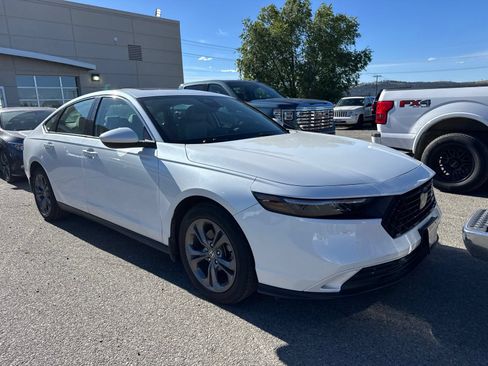 Used 2024 Honda Accord EX image 2